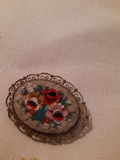 BROOCH