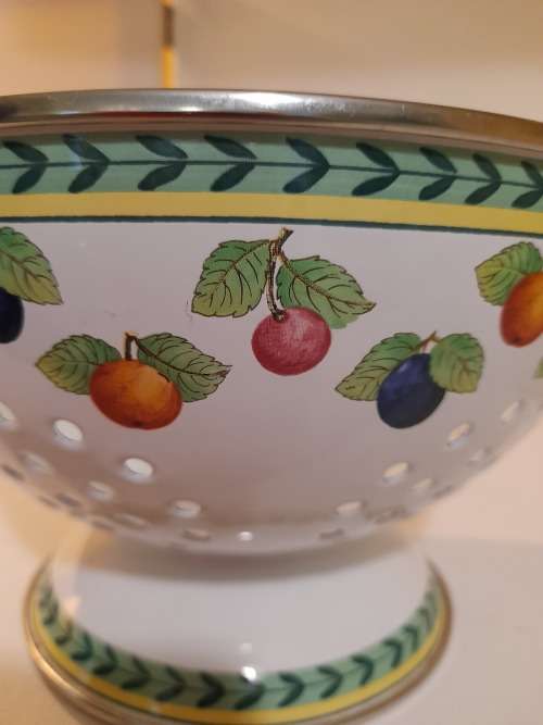 VILLEROY AND BOCH COLANDER