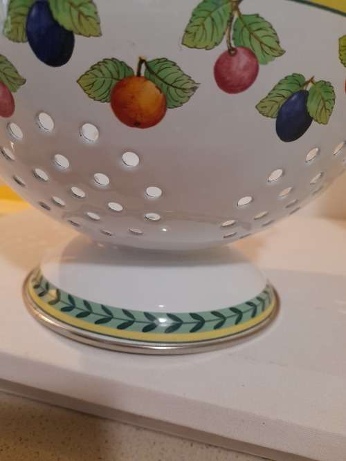 VILLEROY AND BOCH COLANDER