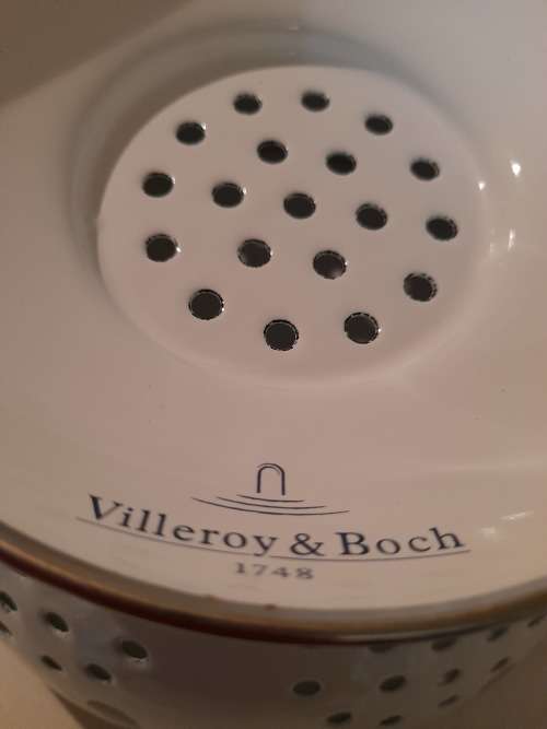 VILLEROY AND BOCH COLANDER