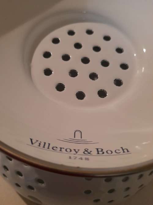 VILLEROY AND BOCH COLANDER