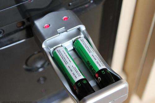 **FREE COMBINED SHIPPING** USB BATTERY CHARGER FOR AA OR AAA BATTERIES