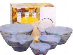 ** SET OF 5 GLASS SERVING / SALAD BOWLS WITH PLASTIC LIDS **
