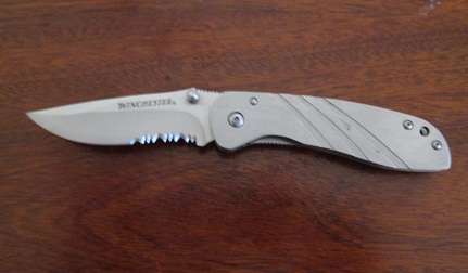WINCHESTER HALF-SERRATED FOLDING KNIFE - Stainless Steel Blade