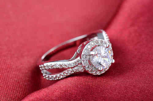 Beautiful White Gold Filled Ring With Simulated Diamonds