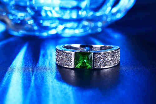 S925 Stamped Ring With Simulated Emerald Size 5 US