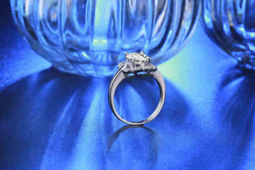 White Gold Filled Flower ring with Simulated Diamond Size 6  US