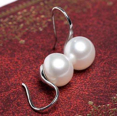 Graceful Pearl Earrings (June Birthstone)