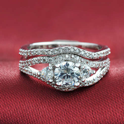 GORGEOUS!! Ring Set With 4,38ct  Simulated Diamonds Size 8 US