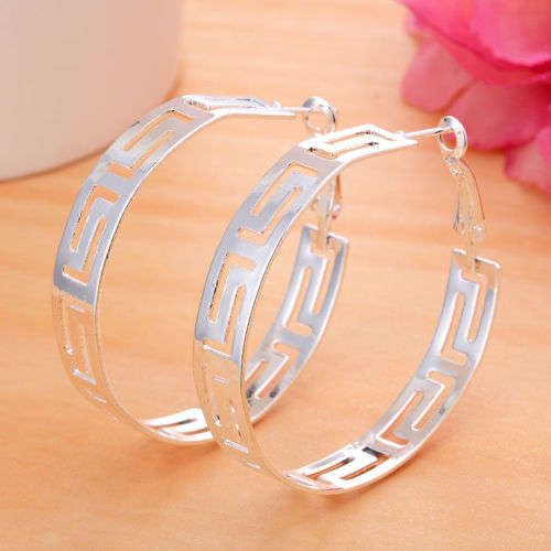 GORGEOUS!!  Silver Hoop Earrings
