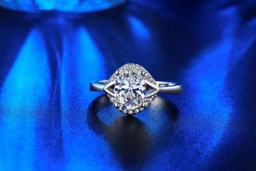 GORGEOUS!! 1.38ct Simulated Diamond White Gold Filled Ring Size 6 US