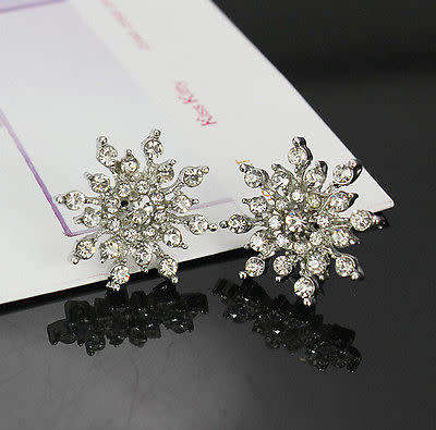 CHARMING!!  Star Rhinestone Earrings