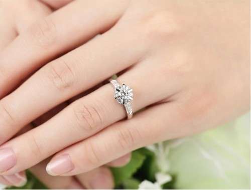 Gorgeous White Gold Filled Ring With 19 1.38ct Simulated Diamond Size 7 US