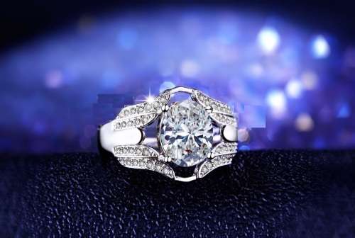 LOVELY! Ring With 0.75ct Hand Crafted Simulated Diamonds Size 6 US
