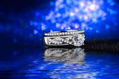 GORGEOUS!! Ring Set With 1,38ct  Simulated Diamonds Size 6; 7 US