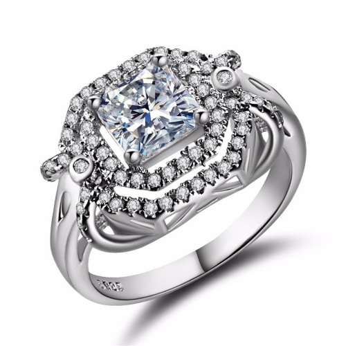 GORGEOUS! Simulated Diamond Ring Size 7; 8 US