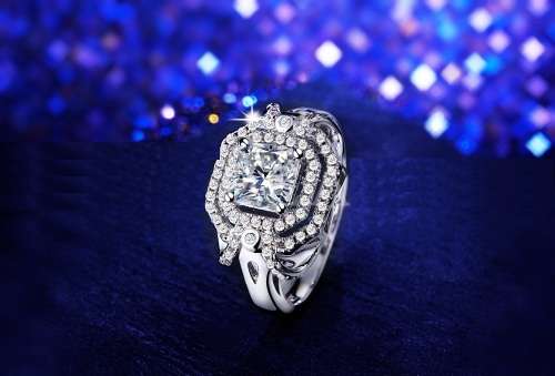 GORGEOUS! Simulated Diamond Ring Size 7; 8 US