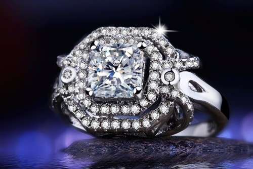 GORGEOUS! Simulated Diamond Ring Size 7; 8 US