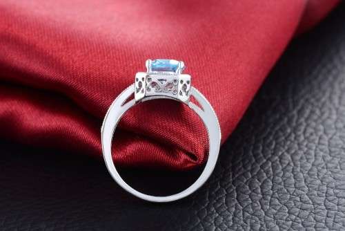 AMAZING! Simulated Aquamarine And Simulated Diamonds Size 7; 8 US