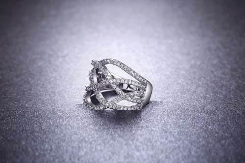 EXQUISITE! 1,2ct Simulated Diamond Ring Size 6; 9 US