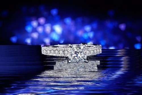 LOVELY! Ring With 15 Hand Crafted Simulated Diamonds Size 6; 7 US