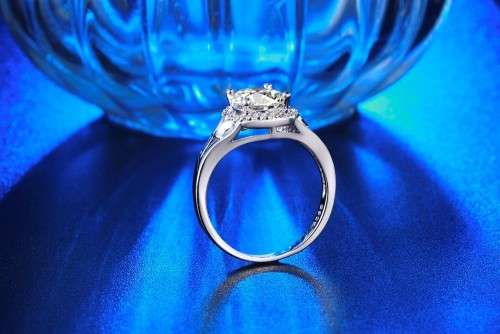 FANTASTICS!! Ring With Hand Crafted Simulated Diamonds Size 6 US