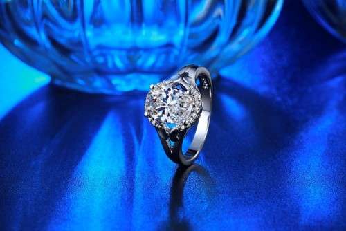 FANTASTICS!! Ring With 19 Hand Crafted Simulated Diamonds size 6 US