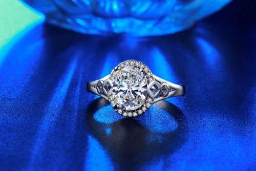 FANTASTICS!! Ring With Hand Crafted Simulated Diamonds Size 6 US
