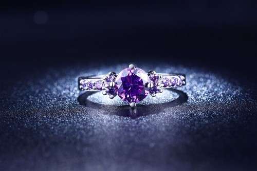RADIANT!  Ring With 11 Simulated Amethysts Size 6; 7; 8 US