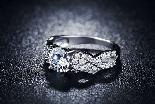 White Gold Filled Double Infinity Ring With 1,75ct Simulated Diamonds