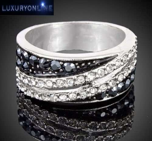 BRILLIANT! Simulated White Diamond And Simulated Black Diamond Ring Size 6; 7; 8; 9 US