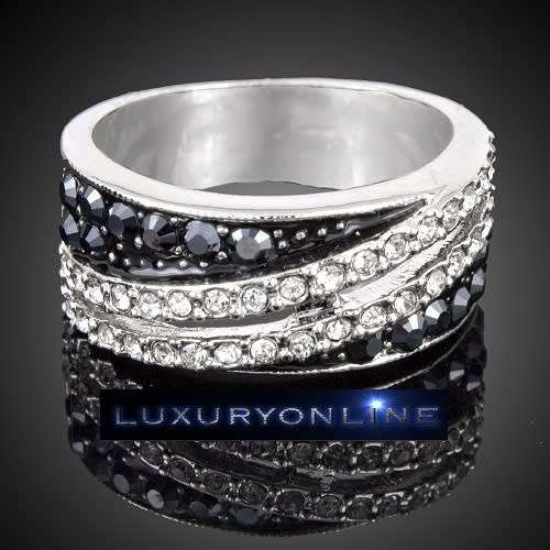 BRILLIANT! Simulated White Diamond And Simulated Black Diamond Ring Size 6; 7; 8; 9 US