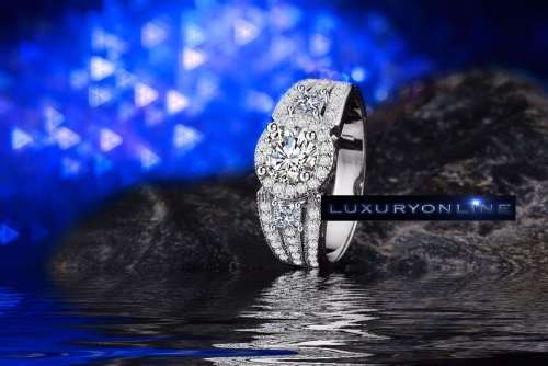 GORGEOUS!! 1.2ct Simulated Diamond Ring Size 7 US