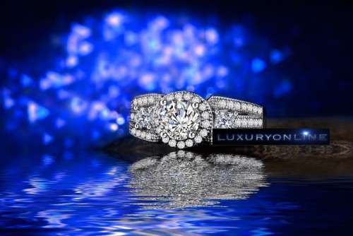 GORGEOUS!! 1.2ct Simulated Diamond Ring Size 7 US