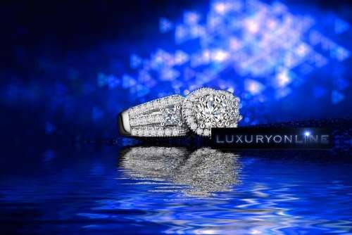 GORGEOUS!! 1.2ct Simulated Diamond Ring Size 7 US