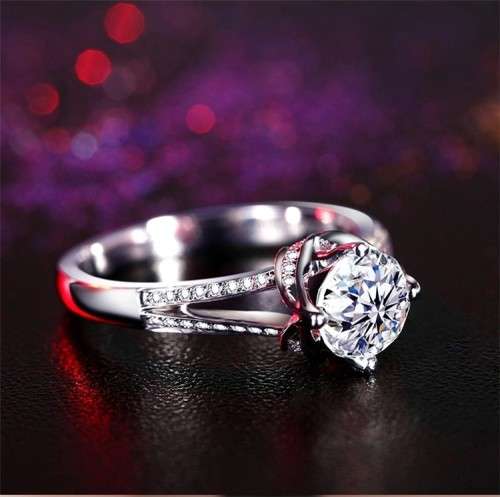 DEVINE!! Ring With 33 Simulated Diamond Size 6; 7; 8; 9 US