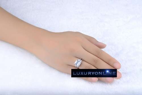AMAZING! Ring With 0,75ct imulated Diamonds Size 7 US