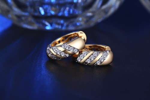 GORGEOUS! 17mm Hoop Earrings With 9 0,25ct Simulated Diamonds