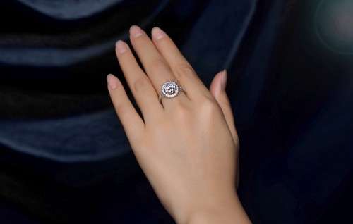 AMAZING! Ring With 32 2,00ct Hand Crafted Simulated Diamonds Size 6; 8 US