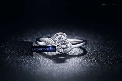 BEAUTIFUL! Ring With 10 1,27ct Simulated Diamonds Size 7 US