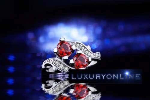 GORGEOUS! 1,25ct Simulated Diamond And Simulated Ruby Ring Size 6; 8 US