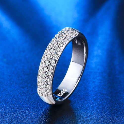 EXQUISITE! 0,75ct Simulated Diamond Ring Size 6; 7; 8; 9 US