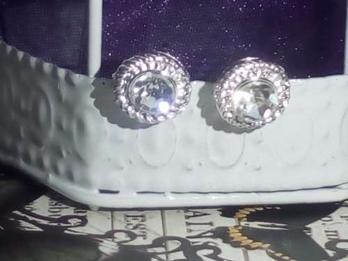 GORGEOUS! Round 2.00 Carat Simulated Diamond Stud Earrings