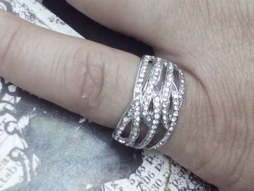 CAPTIVATING! Ring With 1,75 Carrot Hand Crafted Simulated Diamonds Size 7; 8; 9 US