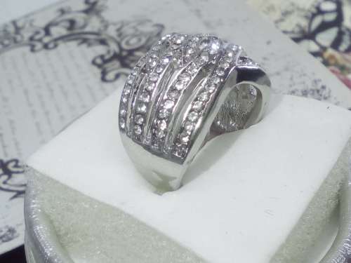 CAPTIVATING! Ring With 1,75 Carrot Hand Crafted Simulated Diamonds Size 7; 8; 9 US