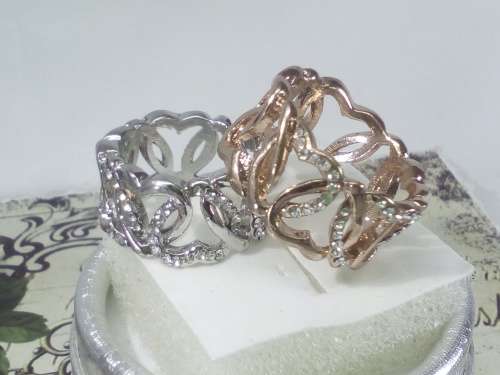 BEAUTIFUL! Ring With 1,25 Carat Simulated Diamonds Size 6; 7; 8 US
