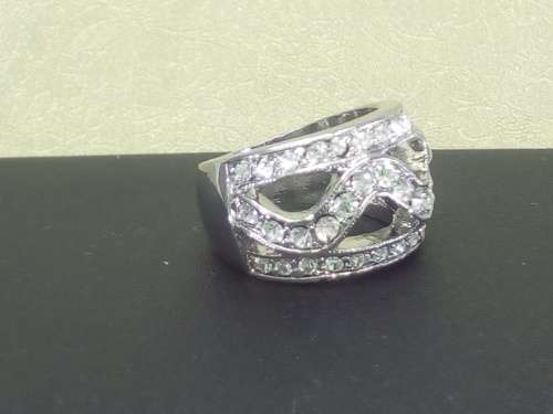 DAZZLING! Hand Crafted 0.75 Carat Simulated Diamonds Ring Size 6; 7 US