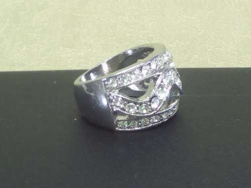 DAZZLING! Hand Crafted 0.75 Carat Simulated Diamonds Ring Size 6; 7 US