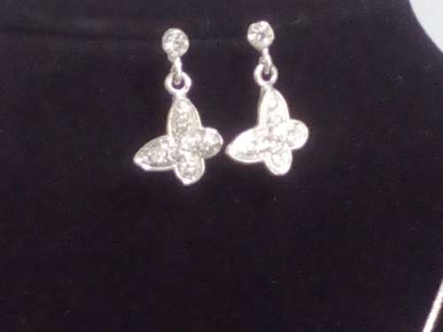 CAPTIVATING! Butterfly Necklace And Earring Set With 0.75 Carat Simulated Diamonds