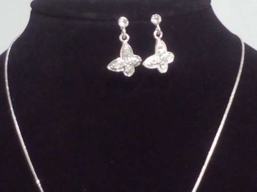 CAPTIVATING! Butterfly Necklace And Earring Set With 0.75 Carat Simulated Diamonds